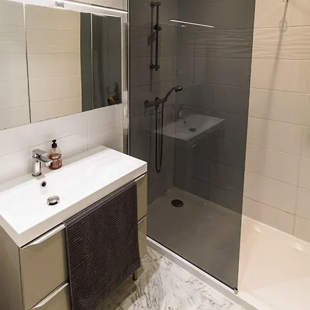 Spacieux En Bord De Apartmán *