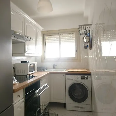 One-bedroom Near The And The Old Town Apartment *